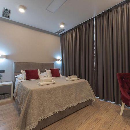 Sky & Sun Luxury Rooms With Private Parking In The Garage Zadar Exterior photo