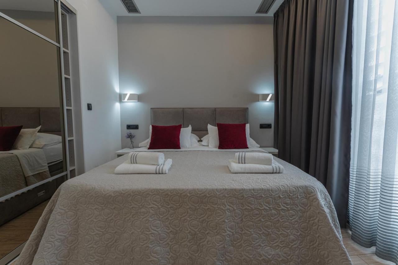 Sky & Sun Luxury Rooms With Private Parking In The Garage Zadar Exterior photo