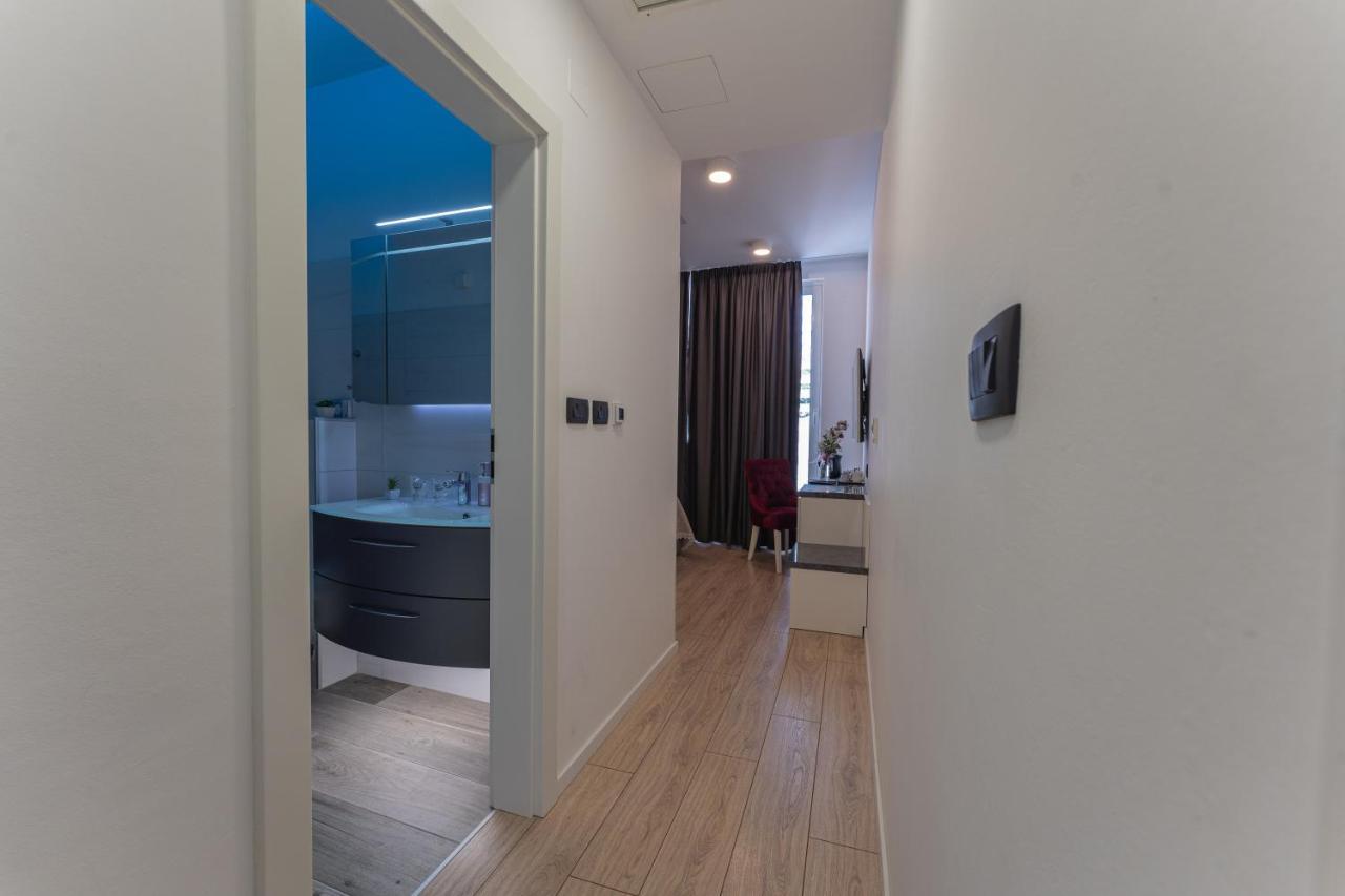 Sky & Sun Luxury Rooms With Private Parking In The Garage Zadar Exterior photo